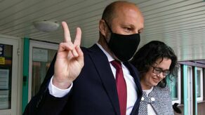 Konrad Fijołek wraz z żoną po niedzielnym głosowaniu w wyborach prezydenckich