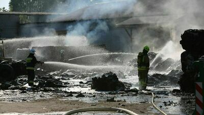 Dym widać z daleka. Pożar na terenie sortowni śmieci w Lublinie