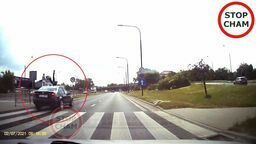 Kobieta omijała stojące auta na Al. Tysiąclecia w Lublinie. Wjechała w pieszego na pasach [wideo]