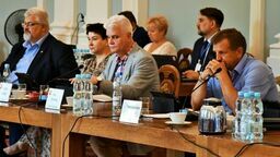 Zarząd powiatu puławskiego otrzymał od rady absolutorium za wykonanie zeszłorocznego budżetu. Nie wszyscy radni poparli tę uchwałę. Część opozycji wstrzymała się od głosu