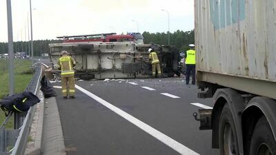 13 osób trafiło do szpitali po wypadku autokaru na A1. "Obrażenia wydają się niewielkie"