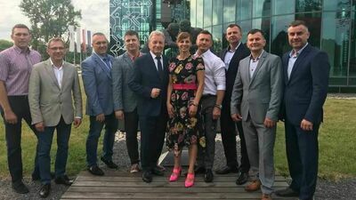 Mieczysław Czwaliński (drugi z prawej) ponownie wybrany został do zarządu Polskiego Związku Zapaśniczego

