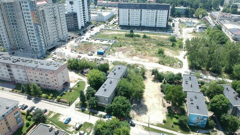 ZNK stara się już w Urzędzie Miasta o decyzję, która umożliwi zaprojektowanie bloku mieszkalnego w miejscu rozebranego po pożarze budynku przy. ul. Wrońskiej