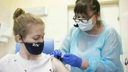 Szczepienia nastolatków przeciw COVID-19