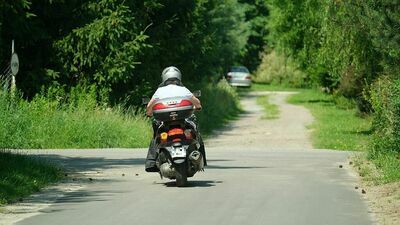 Jedna z wyasfaltowanych dróg gruntowych