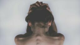 Od 1 sierpnia ozdrowieńcy, którzy skarżą się na zaburzenia psychiczne po przejściu COVID-19 będą mogli skorzystać z bezpłatnej rehabilitacji