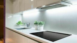 Niewielka kuchnia i spore wyzwanie. Jak zorganizować sobie przestrzeń?