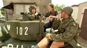 Wnukowie chcieli czołg i dziadek go zbudował. „Można w nim spać”