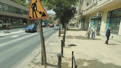 - Pomysł nasadzenia krzewów na odcinku Krakowskiego Przedmieścia jest aktualny i będzie realizowany jeszcze w tym roku, jesienią, zgodnie z planem – zapewniają urzędnicy 