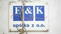 W kwietniu ubiegłego roku Ministerstwo Zdrowia, którego szefem był wówczas Łukasz Szumowski, podpisało umowę na dostawę respiratorów z E&K, lubelską firmą byłego handlarza bronią Andrzeja Izdebskiego