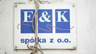 W kwietniu ubiegłego roku Ministerstwo Zdrowia, którego szefem był wówczas Łukasz Szumowski, podpisało umowę na dostawę respiratorów z E&K, lubelską firmą byłego handlarza bronią Andrzeja Izdebskiego