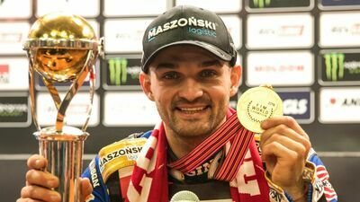Wielki gest żużlowego mistrza świata. Złoty medal Bartosza Zmarzlika zlicytowany, pieniądze trafią na pomoc Ninie Słupskiej