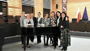 Agata Nawrocka (czwarta od prawej)