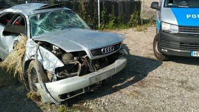 Audi dachowało w rowie. Kierowca mówił, że zasnął