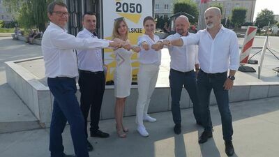 Kolejni radni dołączyli do drużyny Szymona Hołowni. "To jest zawsze święto"