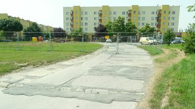 Przejazd po betonowych płytach nie był oficjalnie drogą