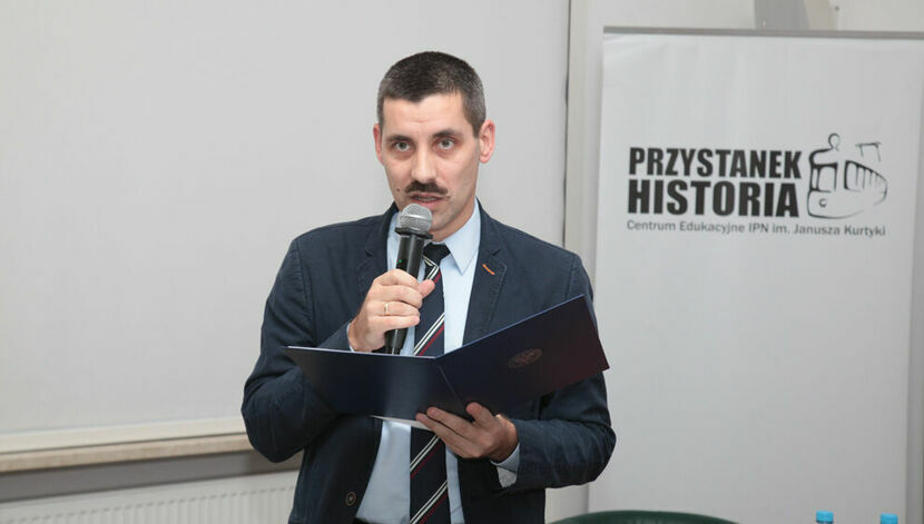 Mirosław Szumiło to profesor UMCS, pracownik Biura Badań Historycznych IPN oraz ekspert Ministerstwa Edukacji i Nauki, który opiniuje podręczniki do historii