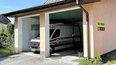 Dwiema karetkami nie ma kto jeździć, do pacjentów wysyłana jest tylko jedna