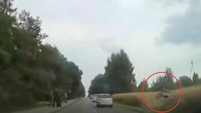 Dachowanie samochodu w zbożu niedaleko Lublina