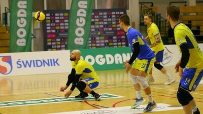 Jakub Guz (pierwszy z lewej) od nowego sezonu zagra w Avii na pozycji libero

