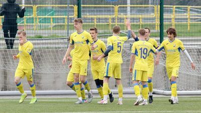 Patryk Borkowski (z numerem 4 na spodenkach) opuszcza rezerwy Avii Świdnik

