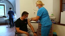 Robert Mazurek na co dzień pracuje w Niemczech. Do Końskowoli przyjechał w ostatni weekend nieprzypadkowo - jednym z powodów była możliwość zaszczepienia się na Covid-19