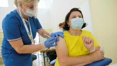 Wczoraj akcję promocyjną szczepień zorganizowano w Bełżycach. Sołectwo, z którego zaszczepiło się najwięcej osób ma dostać grill gazowy ufundowany przez starostę lubelskiego. Chętnych nie brakowało