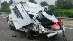 Tyle zostało z samochodu GDDKiA po zmiażdżeniu przez ciężarówkę