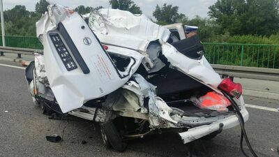 Tyle zostało z samochodu GDDKiA po zmiażdżeniu przez ciężarówkę