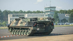 Wojsko stacjonuje już na dawnym lotnisku. MON chce pozyskać więcej terenów 