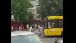 Mówił, że ruszył, bo czuł się „zagrożony". Zarzut zabójstwa dla kierowcy autobusu