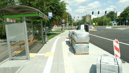 Na ul. Poniatowskiego wyznaczono nawet buspasy, zbudowano także nowy przystanek.