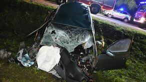 Był pijany. Wypadł z zakrętu i uderzył w zaparkowaną ciężarówkę