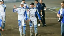 Mateusz Cierniak (w czarnej czapce) z Jarosławem Hampelem