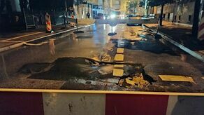 Lublin: Zapadła się jezdnia w centrum miasta