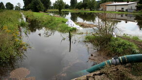 Rzeka Klikawka znów groźna. Woda podchodzi pod domy [zdjęcia]