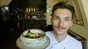 Szef Ivan chce w Lublinie łączyć rodzinne smaki Kresów z kuchnią europejską i historią Lublina. W restauracji Niepospolita stworzył rodzaj laboratorium, w którym jak w wielokulturowym tyglu łączy smaki