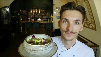 Szef Ivan chce w Lublinie łączyć rodzinne smaki Kresów z kuchnią europejską i historią Lublina. W restauracji Niepospolita stworzył rodzaj laboratorium, w którym jak w wielokulturowym tyglu łączy smaki