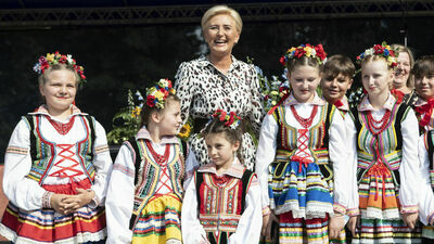 Każdy chciał zdjęcie z żoną prezydenta. Agata Kornhauser-Duda w Mniszku