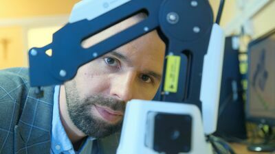 Dynamika rozwoju systemów produkcyjnych wzmogła zapotrzebowanie kadrowe właśnie w zakresie robotyki, zatem nasi przyszli absolwenci nie będą musieli obawiać się o swoją zawodową przyszłość – mówi Tomasz Kosicki 
