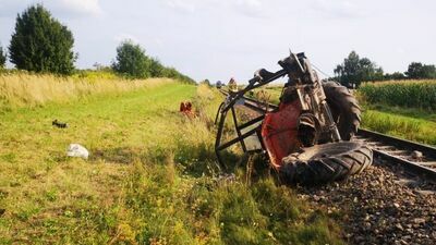 Lubelskie. Śmierć na przejeździe kolejowym. Traktor staranowany przez lokomotywę