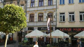 Pięć lat temu lokalowi przyjrzał się nadzór budowlany, który orzekł, że samowolnie zmieniono przeznaczenie części kamienicy