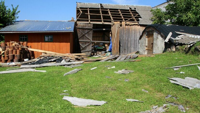 Jedno z gospodarstw w miejscowości Gózd w gminie Kłoczew, przez które w niedzielę przetoczyła się trąba powietrzna