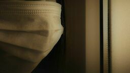 Kobieta miała schowaną twarz za maseczką. Dlatego w pierwszej chwili przedsiębiorca nie ocenił właściwie jej wieku