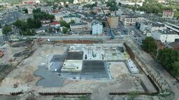 Lublin: Tak powstaje dworzec autobusowy. Wywożą 60 tys. metrów sześciennych ziemi [zdjęcia]