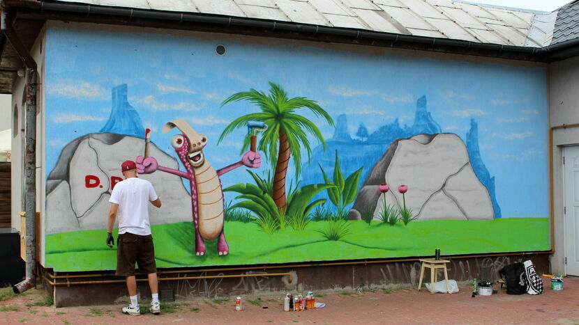 Dzieci uczęszczające do przedszkola na os. Niwa otrzymały prezent od puławskiego artysty - to mural z bohaterami popularnej bajki