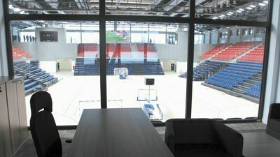 Na otwarcie hali z niecierpliwością czekają nie tylko sportowcy, ale przede wszystkim kibice, zwłaszcza puławskiego szczypiorniaka. Kiedy zatem pierwszy mecz o punkty przy Lubelskiej? Według władz klubu, pierwszy realny termin to sobota, 25 września. Tego dnia zaplanowane jest ligowe spotkanie Azotów-Puławy z Chrobrym Głogów