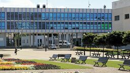 Jeden z projektów zakłada wymianę mebli, w tym ławek, na Placu Chopina w Puławach
