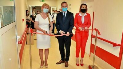 Na początku lipca na oddziale neurologii po remoncie przecinano wstęgę