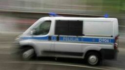 Puławy. Bił kobietę butelką po głowie. Chciał uciec przed policją